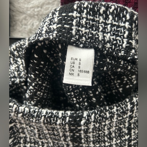 Black and white skirt - Picture 4 of 4